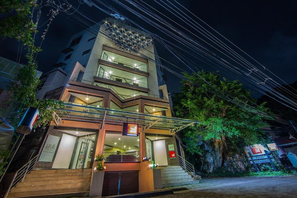 فندق Treebo Trend Time Square Marine Drive Kochi المظهر الخارجي الصورة