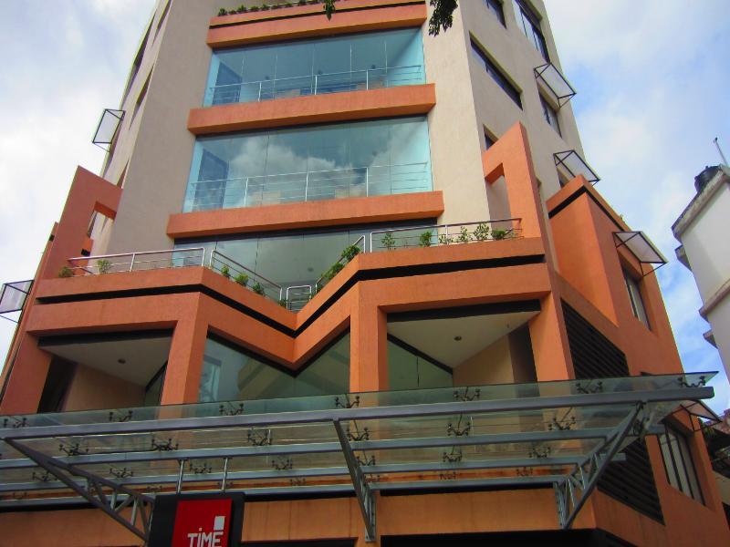 فندق Treebo Trend Time Square Marine Drive Kochi المظهر الخارجي الصورة