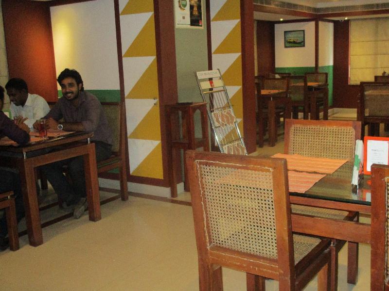 فندق Treebo Trend Time Square Marine Drive Kochi المظهر الخارجي الصورة
