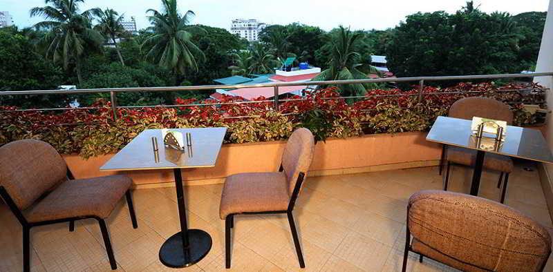 فندق Treebo Trend Time Square Marine Drive Kochi المظهر الخارجي الصورة